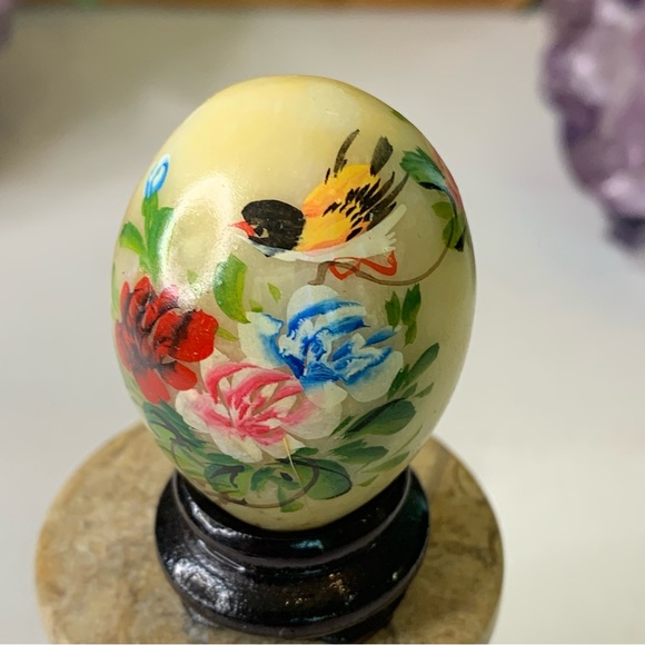 Vintage Hand Painted Green Jade Stone Egg w Flowers Yellow Bird Wood Stand 1.5" - Picture 1 of 12